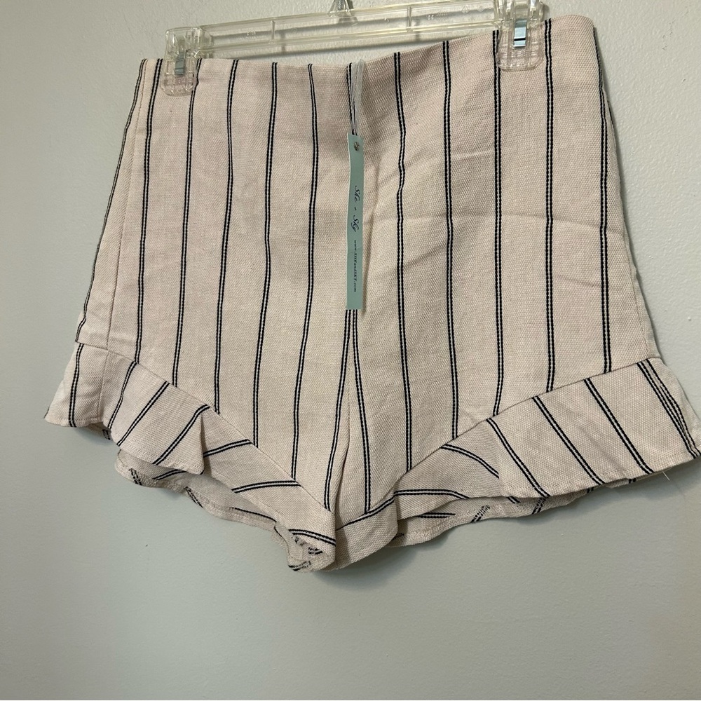 She + Sky Striped Ruffle Hem Shorts Beige Black High Waisted M‎ NWT Beach New